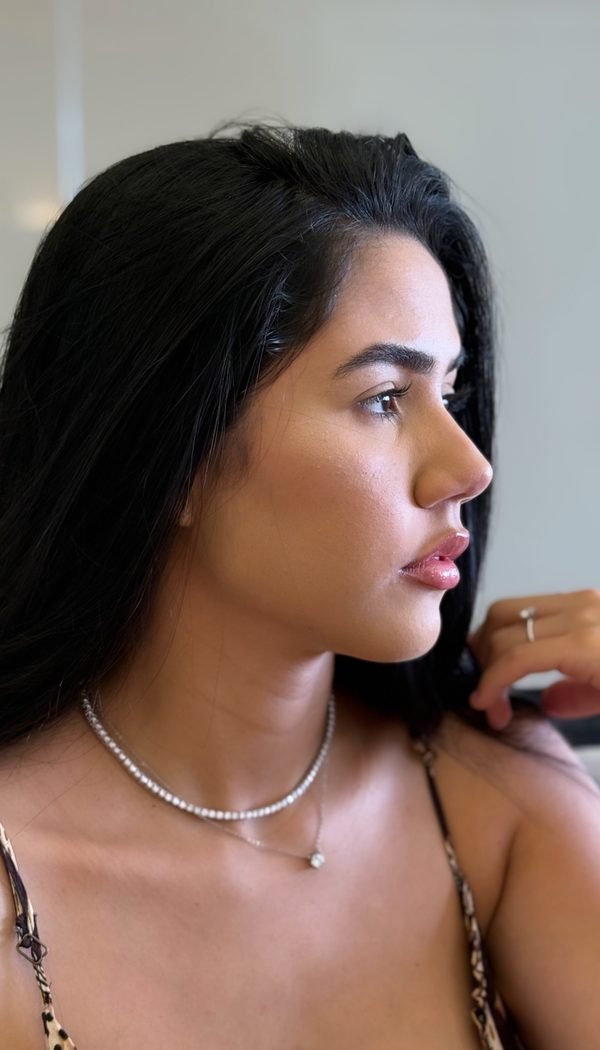 Perfil definido — contorno facial